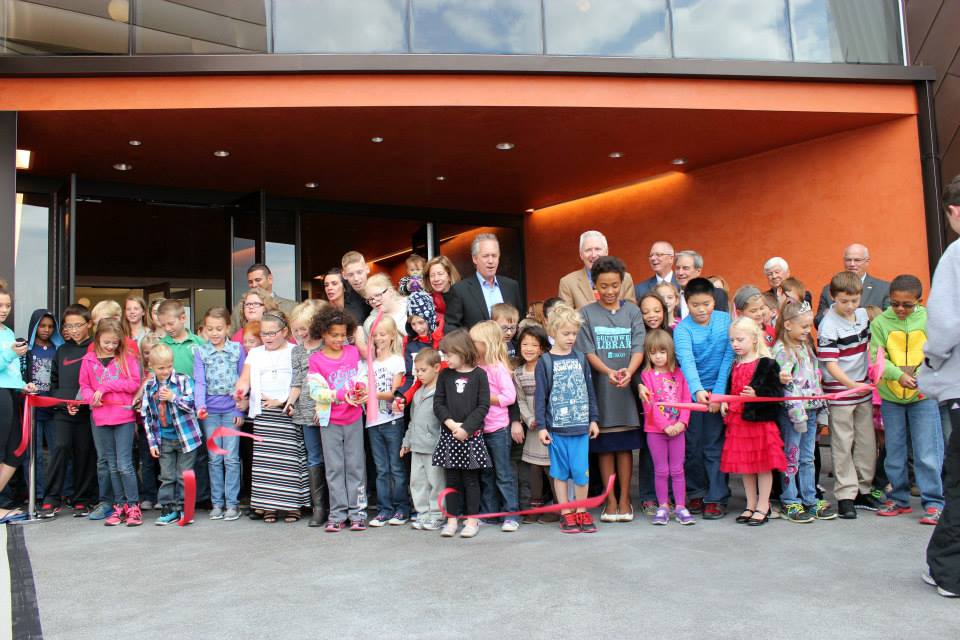 You are currently viewing New library opens to public in southwest Louisville